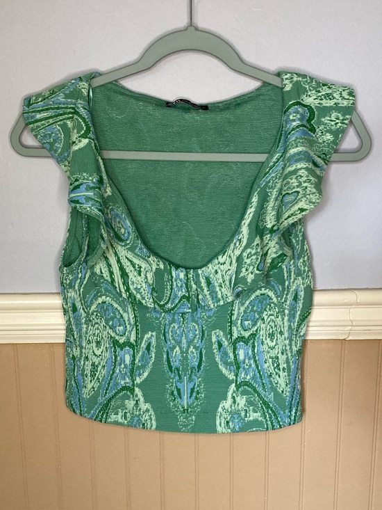 Zara Tops - Zara Green Paisley Jacquard Ruffle Crop Top - V-Neck Sleeveless Tank - Medium